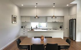 A Sanctuary At Denhams - Family & Pooch Friendly